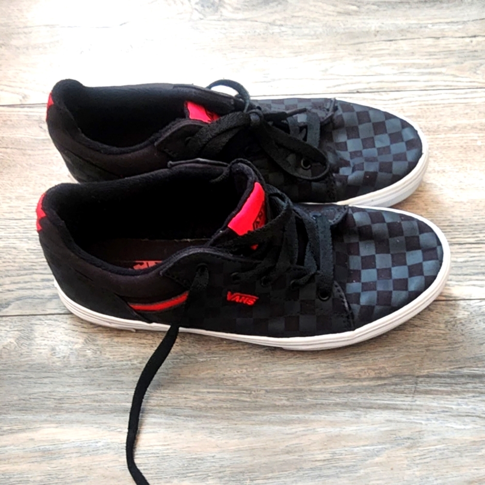 Vans Seldan Checkerboard Black Red Youth Skate Shoes Size 6